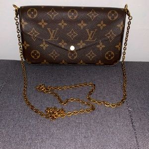 COPY - Louis Vuitton crossbody clutch. Strap detachable. Burgundy color interio…